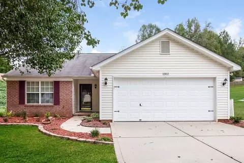 1312 River Run Rd, Lowell, NC 28098