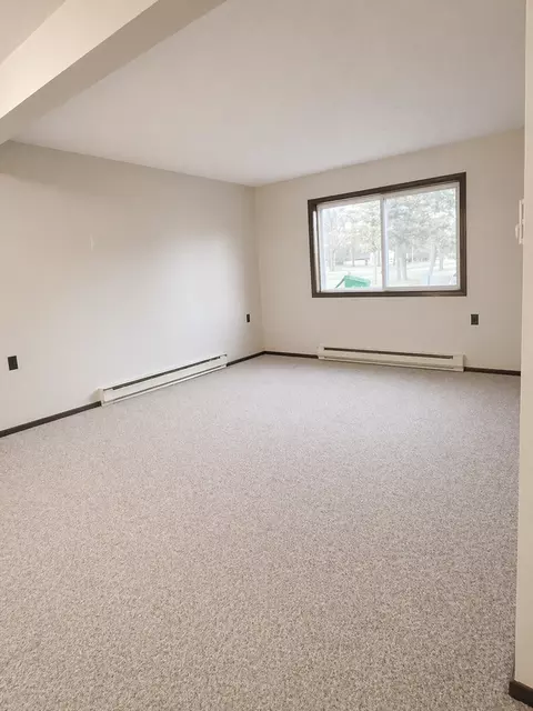 930 6th St NE, Staples, MN 56479