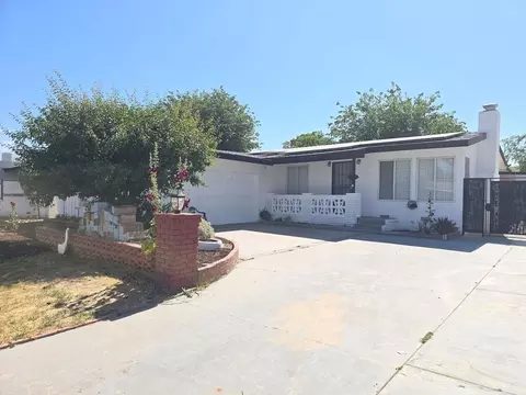 44221 4th St E, Lancaster, CA 93535 photo 2
