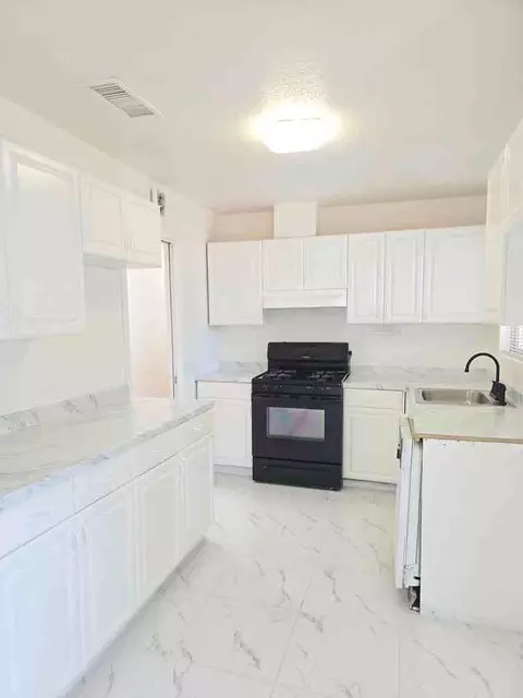 44221 4th St E, Lancaster, CA 93535 photo 4