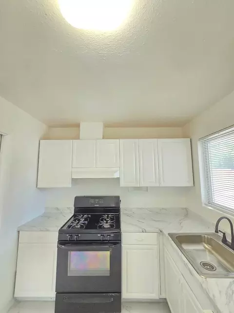 44221 4th St E, Lancaster, CA 93535 photo 6