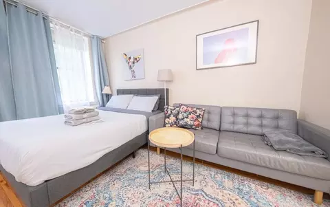 200 E 11th St, New York, NY 10003