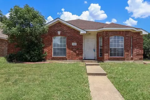 2844 Claremont Dr, Grand Prairie, TX 75052