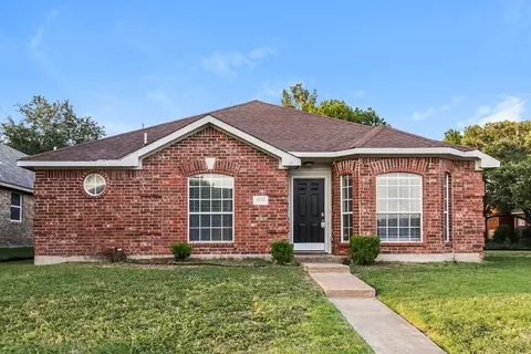 2844 Claremont Dr, Grand Prairie, TX 75052