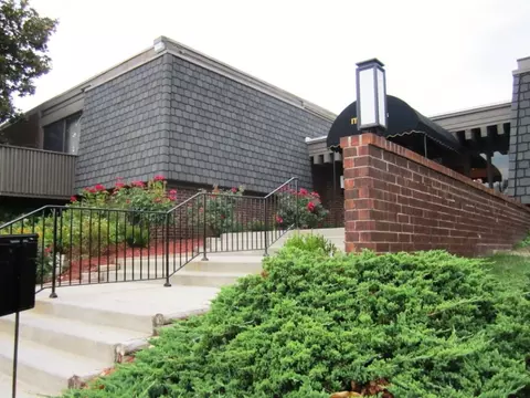 9152 Foster St, Overland Park, KS 66212