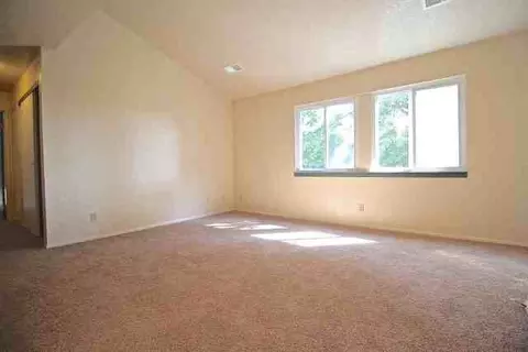 629 N 38th St, Kansas City, KS 66102