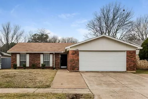 7709 Landmark Ridge St, Fort Worth, TX 76133