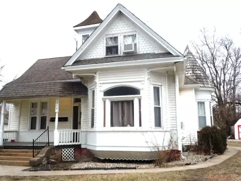 312 S Fillmore St #B, Edwardsville, IL 62025
