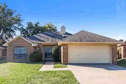 804 Brittany Dr, Denton, TX 76209