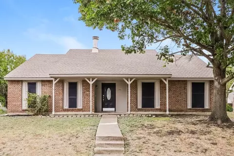 1385 Southridge Dr, Lancaster, TX 75146