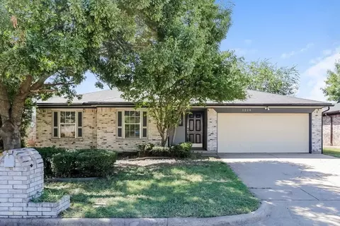 1224 Nicole Way, Burleson, TX 76028