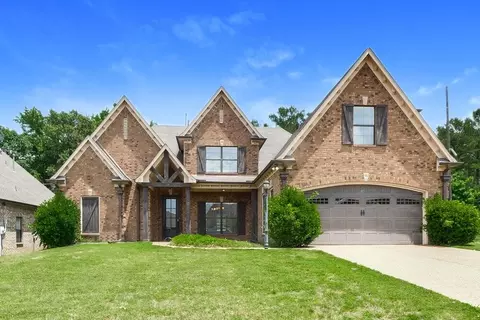 65 Ridgefield Dr, Oakland, TN 38060