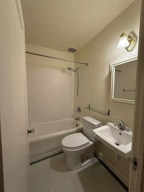 1631 Belmont Ave, Seattle, WA 98122