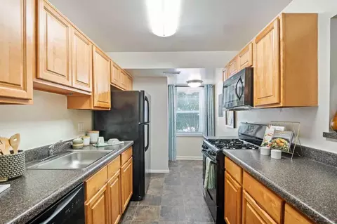 8246 Church Ln, Milford Mill, MD 21244 photo 3