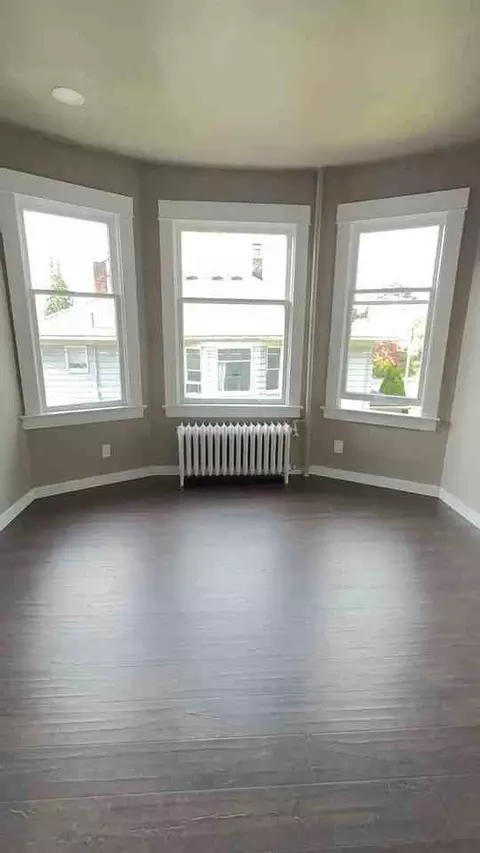 4110 Whitman Ave N, Seattle, WA 98103 photo 4