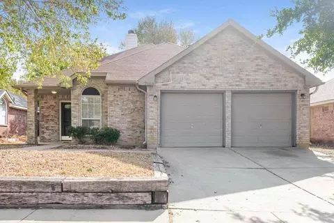 7608 Honeybee Ln, Fort Worth, TX 76137