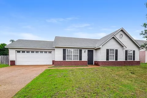 4506 Shadow Hollow Dr, Horn Lake, MS 38637