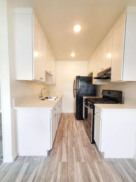 125 S Mariposa Ave, Los Angeles, CA 90004