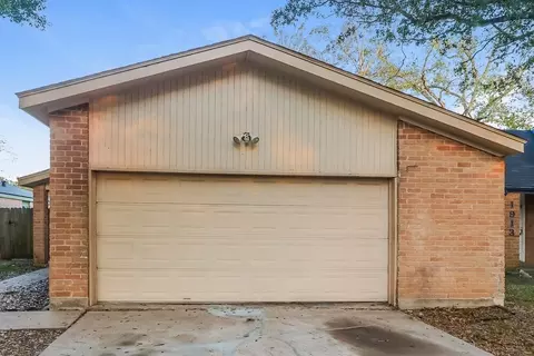 1909 Chelsea Ct, Rosenberg, TX 77471