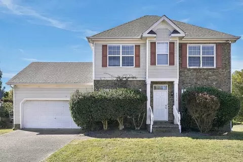 2648 Hansford Dr, Thompsons Station, TN 37179