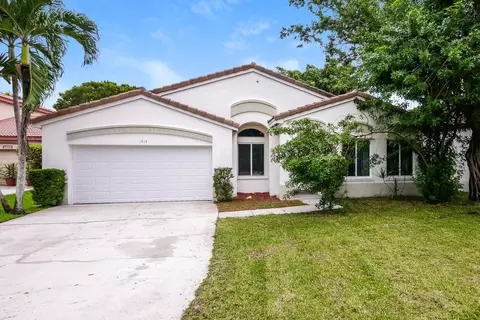 1414 E Harmony Lake Cir, Davie, FL 33324