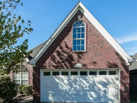 8291 Cross Point Dr, Olive Branch, MS 38654