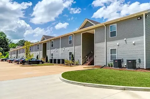296 Oak St W, Alexander City, AL 35010