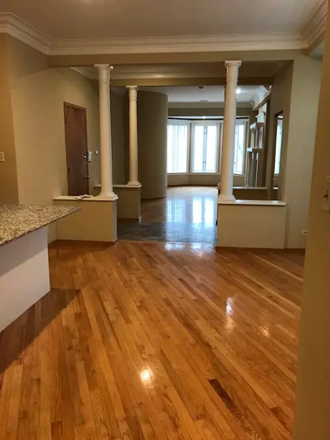 421 W North Ave #2F, Chicago, IL 60610