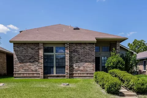 423 Barton Dr, Mesquite, TX 75149