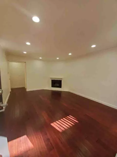 13002 Riverside Dr, Los Angeles, CA 91423