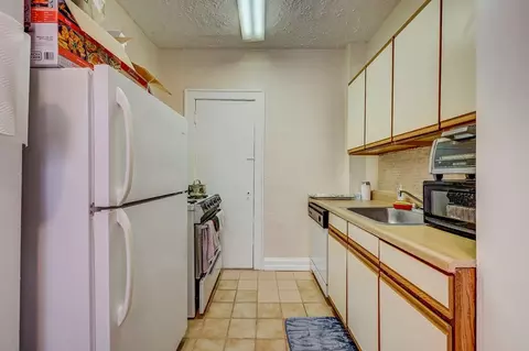 2450 Overlook Rd, Cleveland Heights, OH 44106
