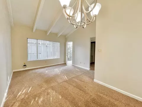 2221 Q St, Sacramento, CA 95816