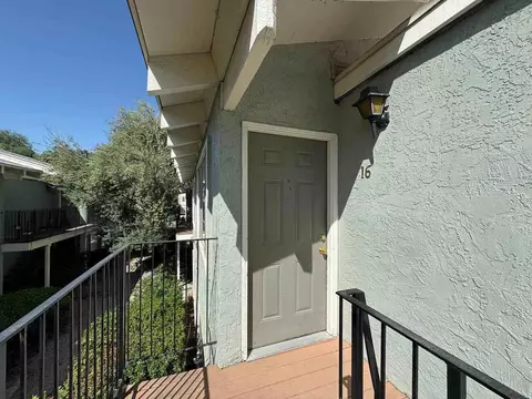 2221 Q St, Sacramento, CA 95816