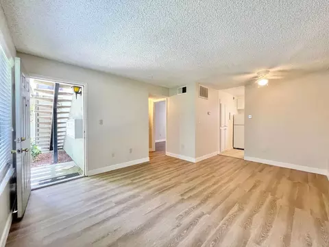 2221 Q St, Sacramento, CA 95816