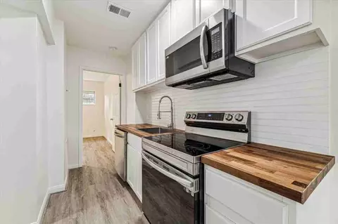 1011 W 10th St, Houston, TX 77008