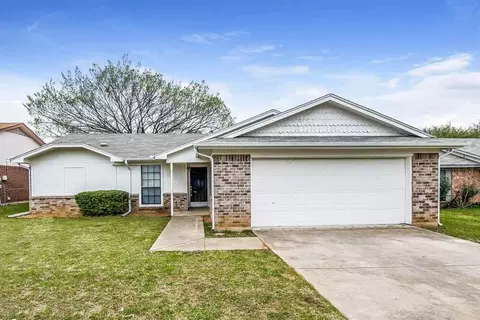 1816 Hunting Green Dr, Fort Worth, TX 76134
