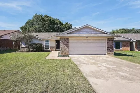 1816 Hunting Green Dr, Fort Worth, TX 76134
