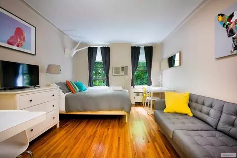 328 E 74th St #1, New York, NY 10021