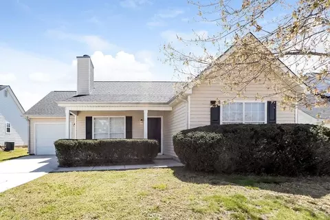 1077 Meadow Glen Cir, Fairburn, GA 30213