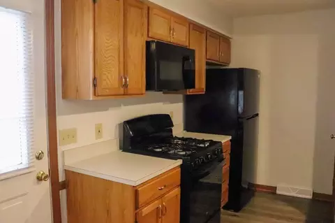 302 Wrexham Ln, Maumee, OH 43537