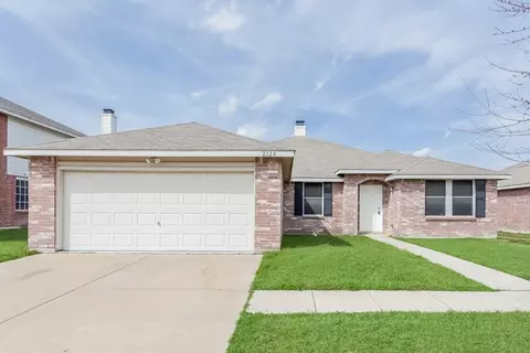 2128 Panorama Ln, Grand Prairie, TX 75052