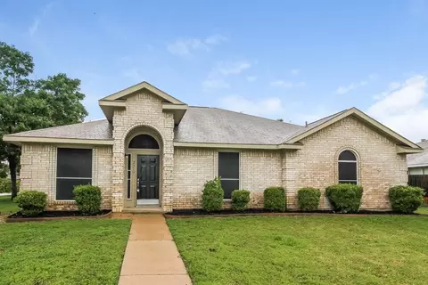2717 Pioneer Ln, Lancaster, TX 75146