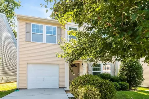 2708 Bramble Ridge Ct, Charlotte, NC 28215