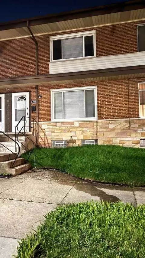 4703 Davis St, Skokie, IL 60076