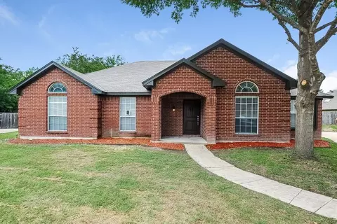 611 Inglewood Ct, Desoto, TX 75115