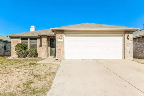 1977 Lariat Dr, Justin, TX 76247