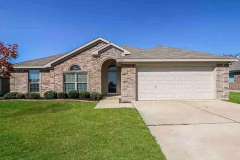 1040 Brown Crest Rd, Burleson, TX 76028