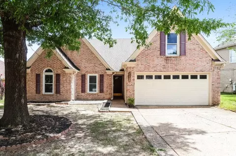 9335 Barrow Dr, Cordova, TN 38016