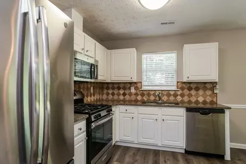 65 Mallie Ct, Hampton, GA 30228 photo 6
