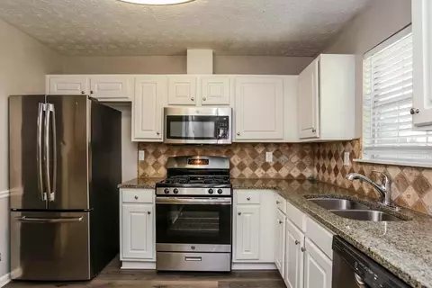 65 Mallie Ct, Hampton, GA 30228 photo 8